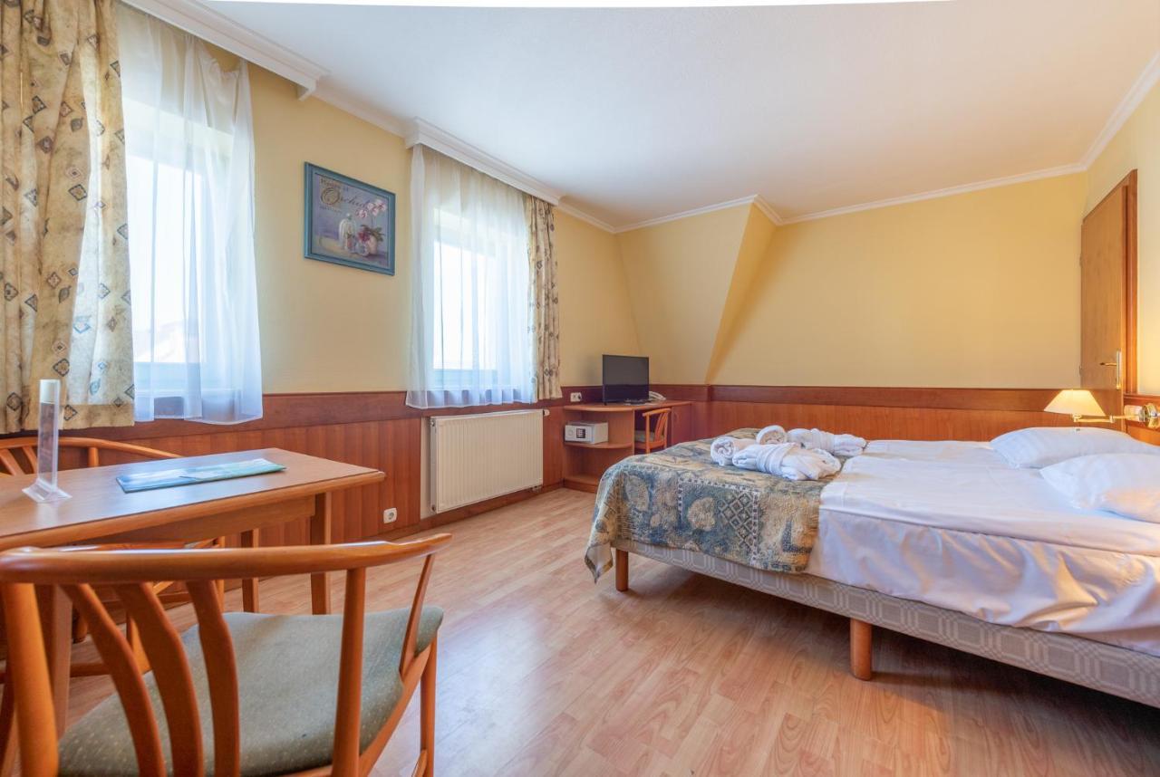 Holiday Club Apartman Hotel Hévíz Buitenkant foto