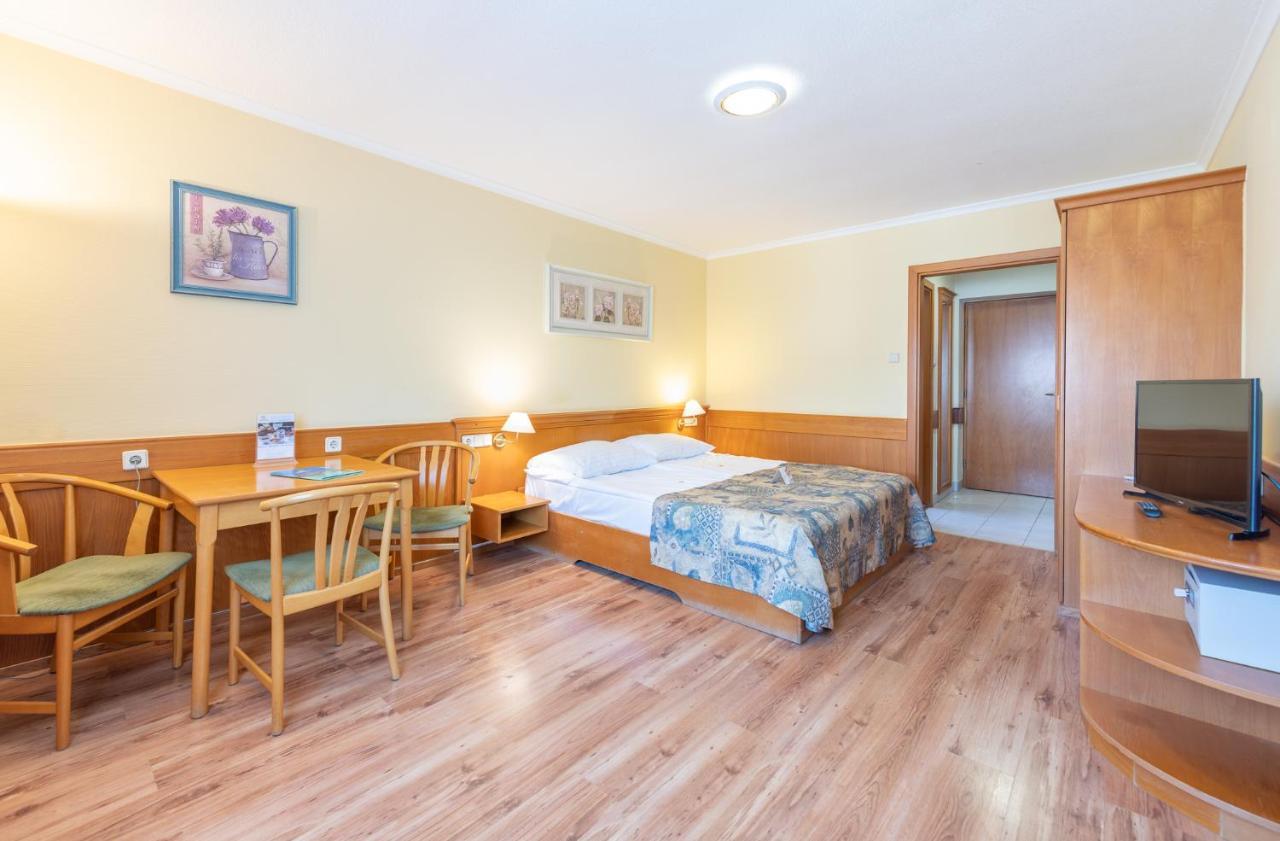 Holiday Club Apartman Hotel Hévíz Buitenkant foto